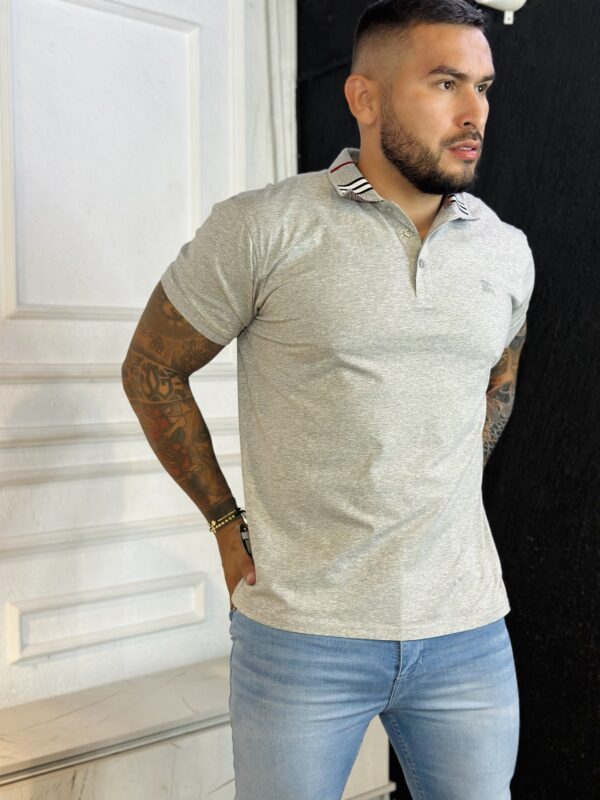 Polo Burberry Gris Claro - Image 2